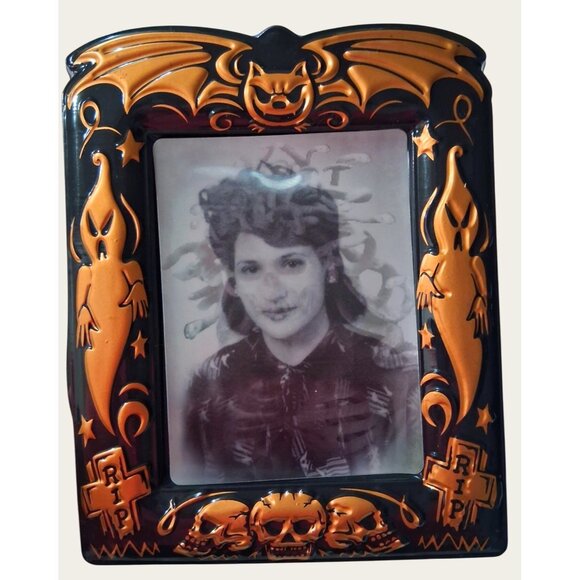 3D Medusa Vintage Photo Frame With Lenticular Portrait Of Woman Skeleton Transfo - Picture 2 of 9